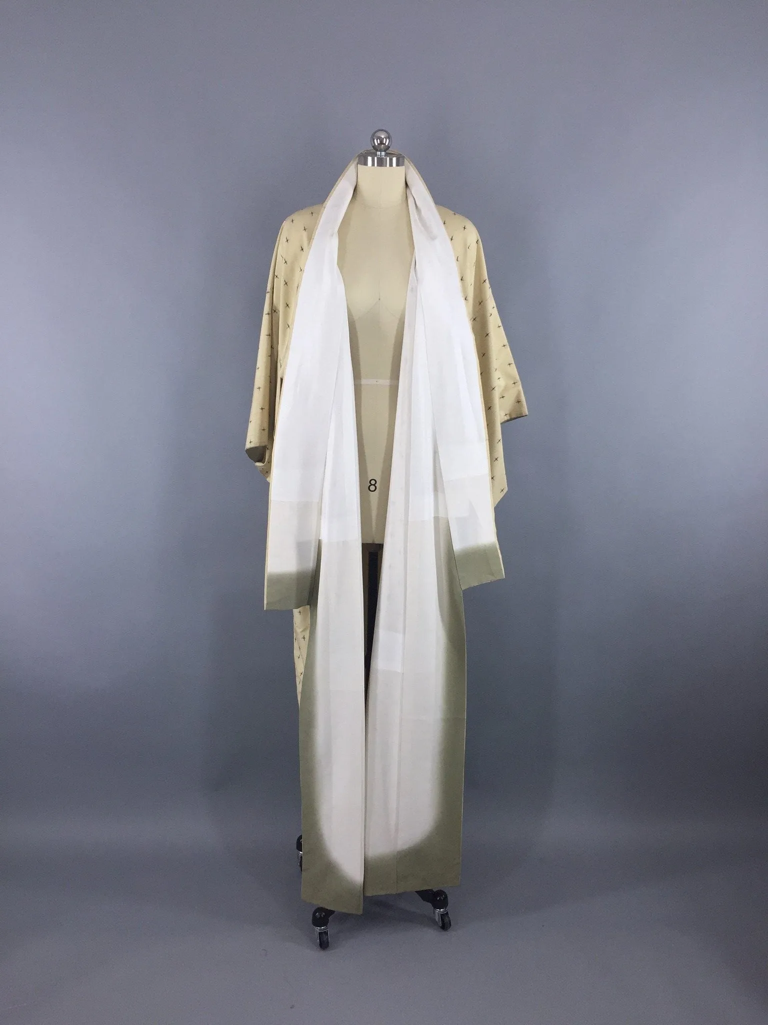 1940s Vintage Silk Kimono Robe / Ivory Black Ikat Meisen