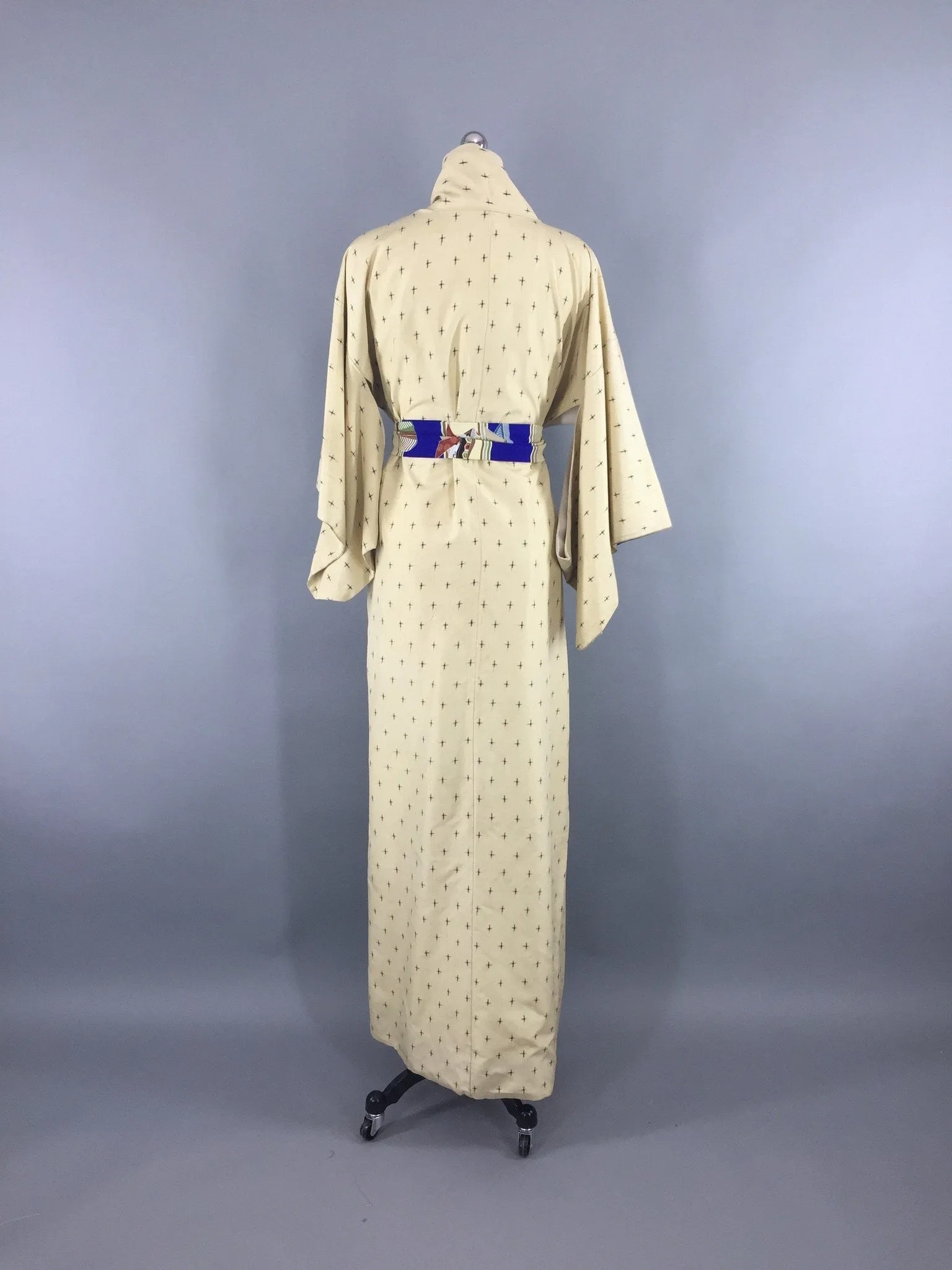 1940s Vintage Silk Kimono Robe / Ivory Black Ikat Meisen