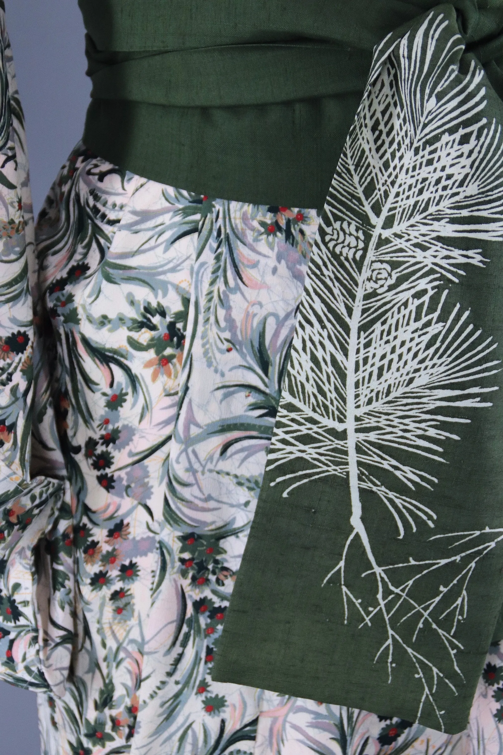 1940s Vintage Silk Kimono Robe / Ivory Green Fern Floral