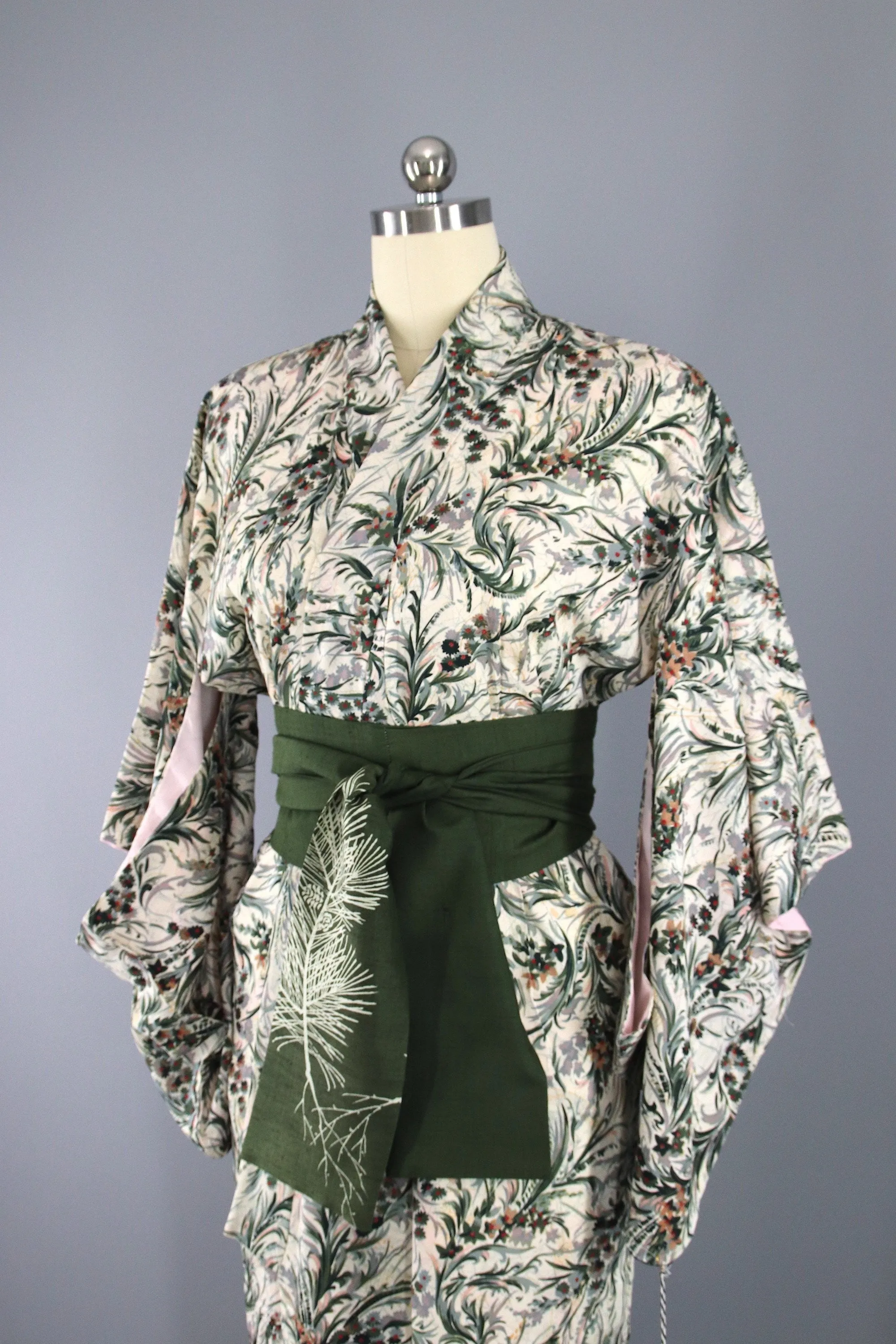 1940s Vintage Silk Kimono Robe / Ivory Green Fern Floral