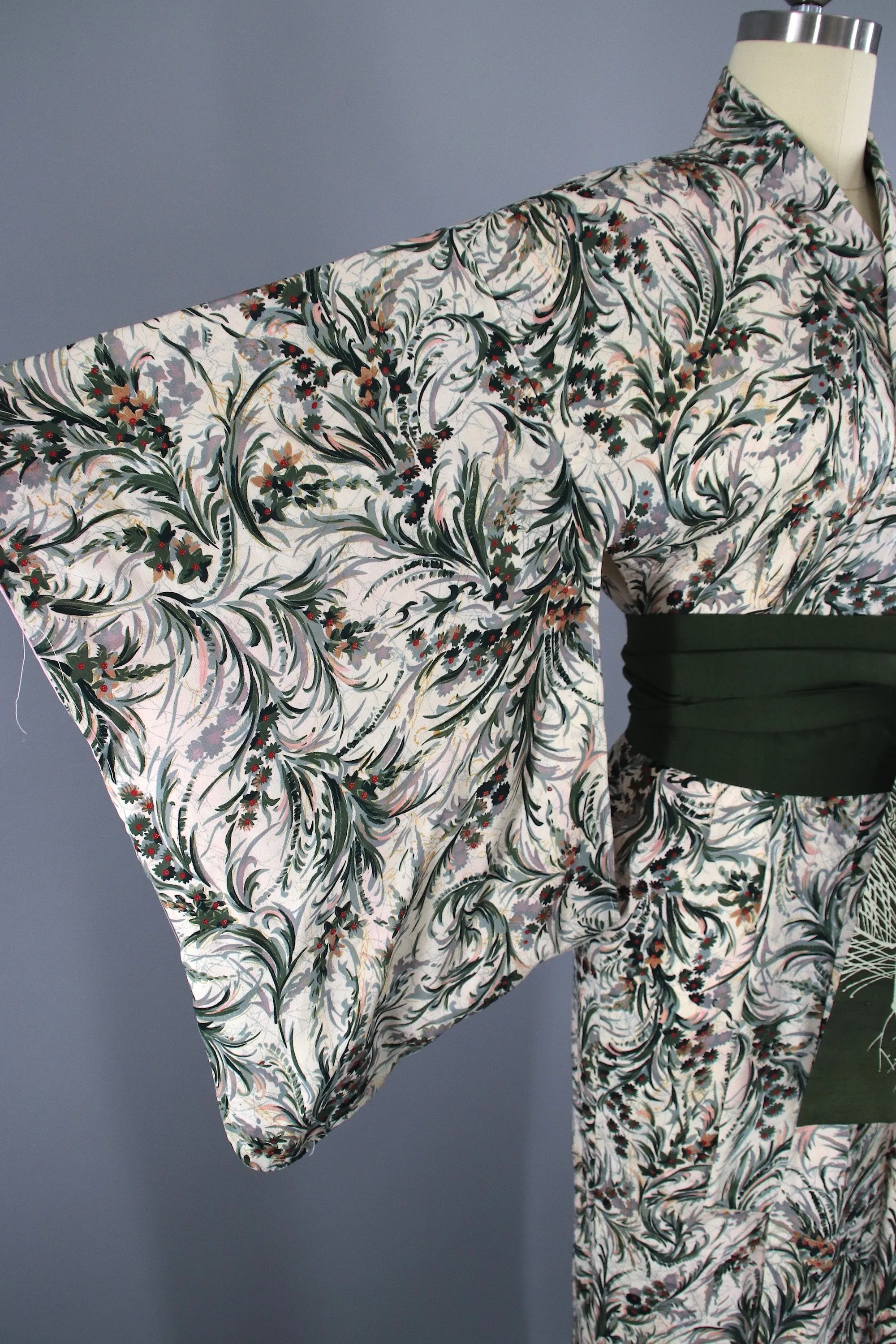 1940s Vintage Silk Kimono Robe / Ivory Green Fern Floral