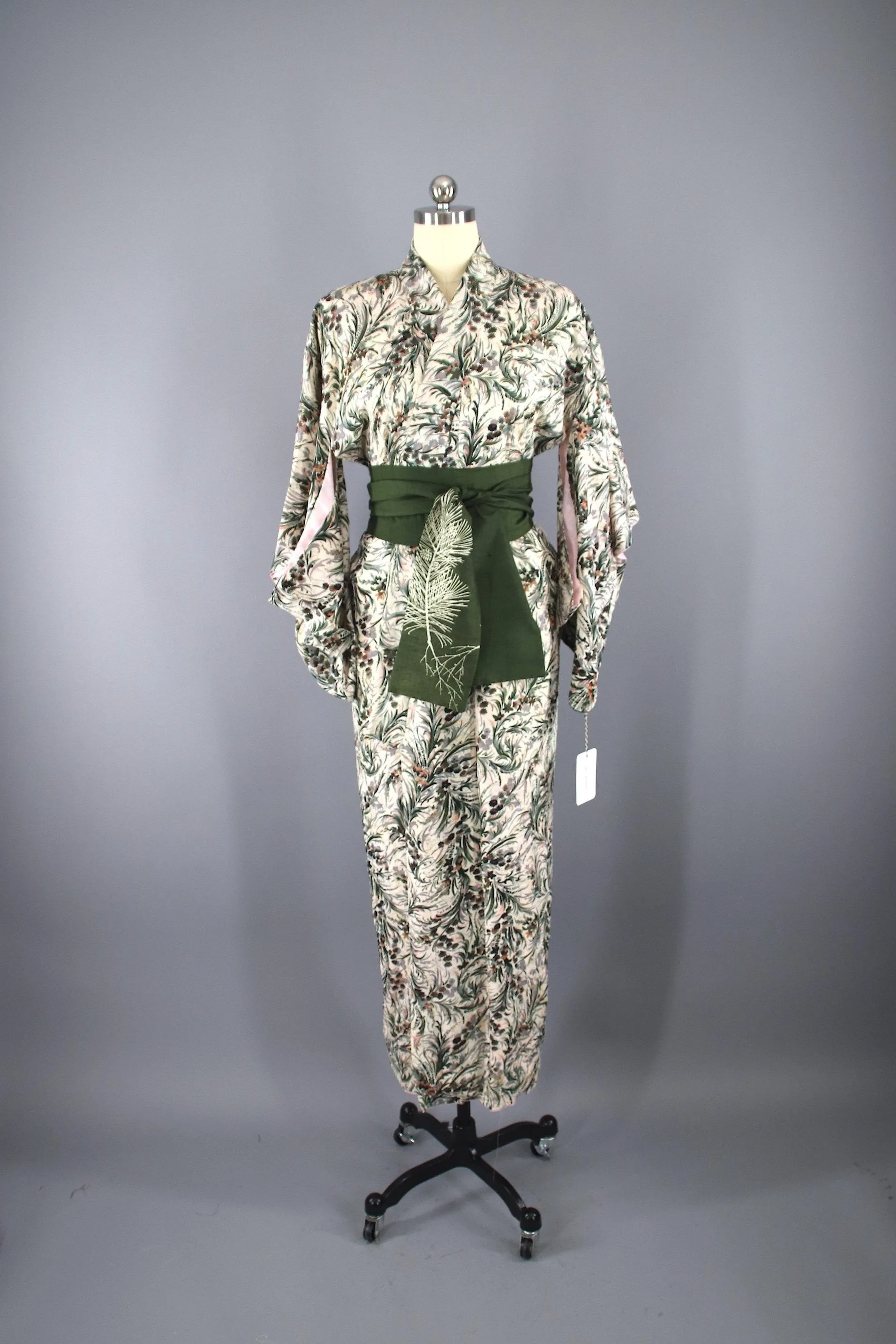 1940s Vintage Silk Kimono Robe / Ivory Green Fern Floral