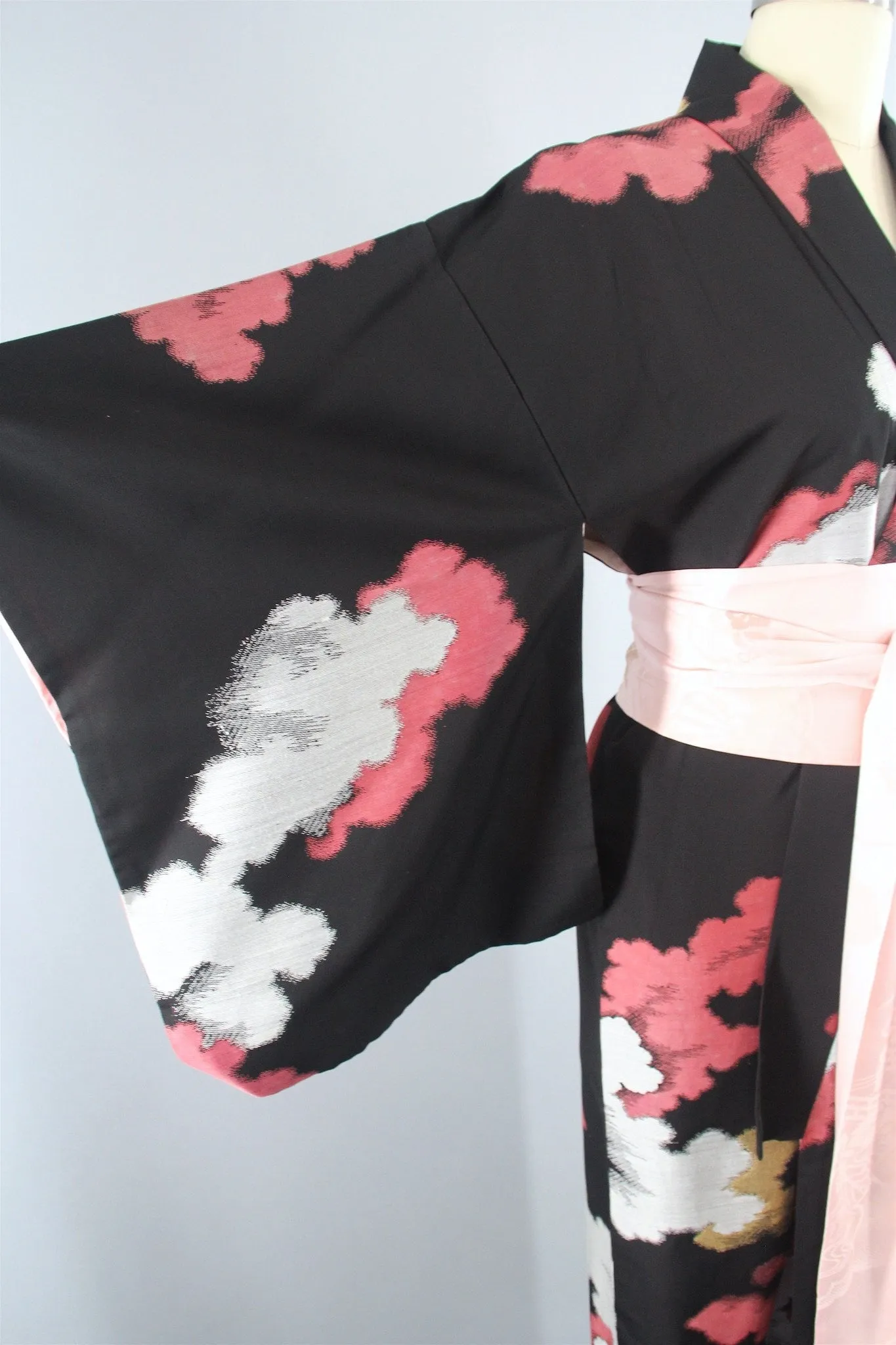 1950s Vintage Kimono Robe with Black and Pink Clouds