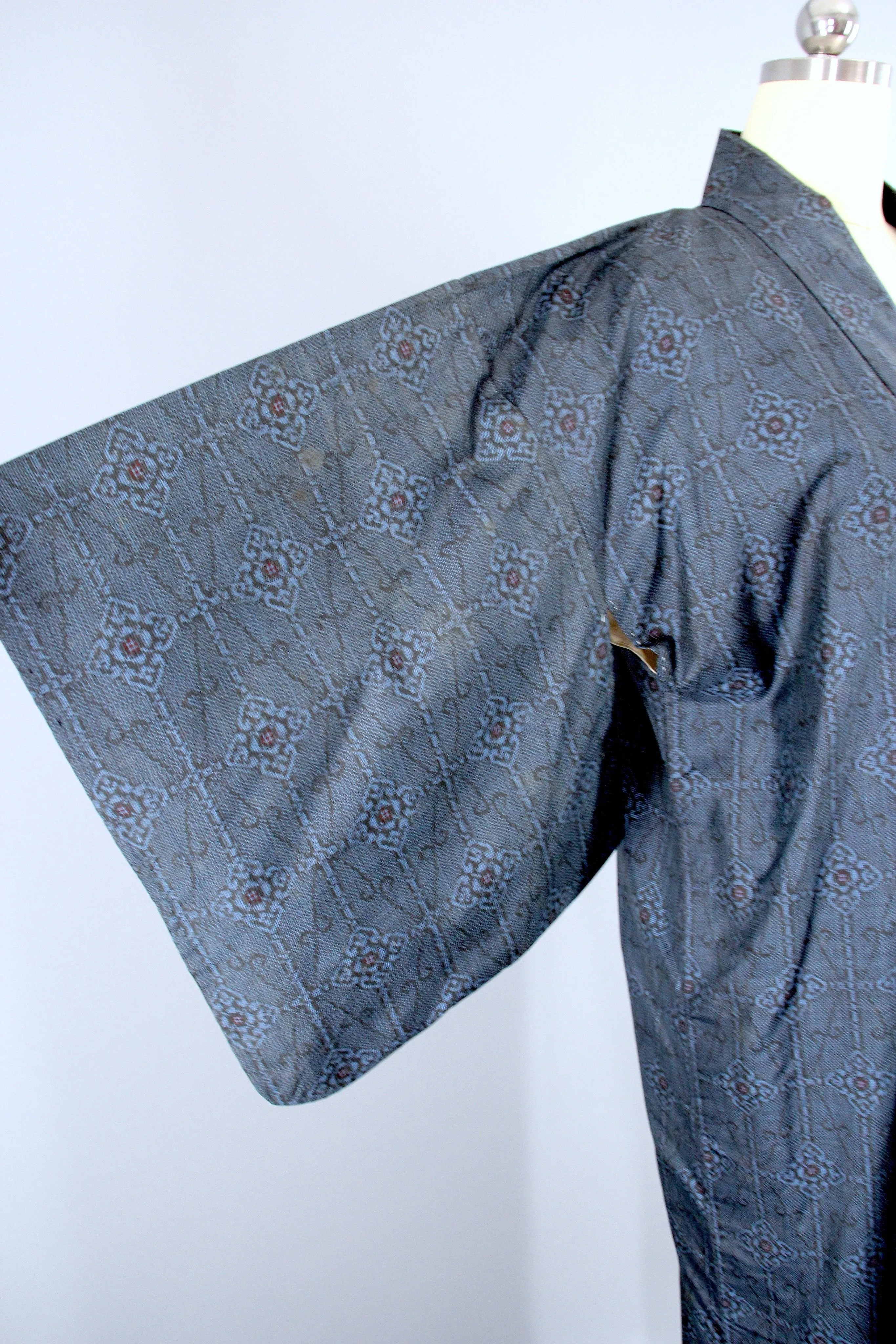 1950s Vintage Silk Kimono Robe / Blue & Black Ikat