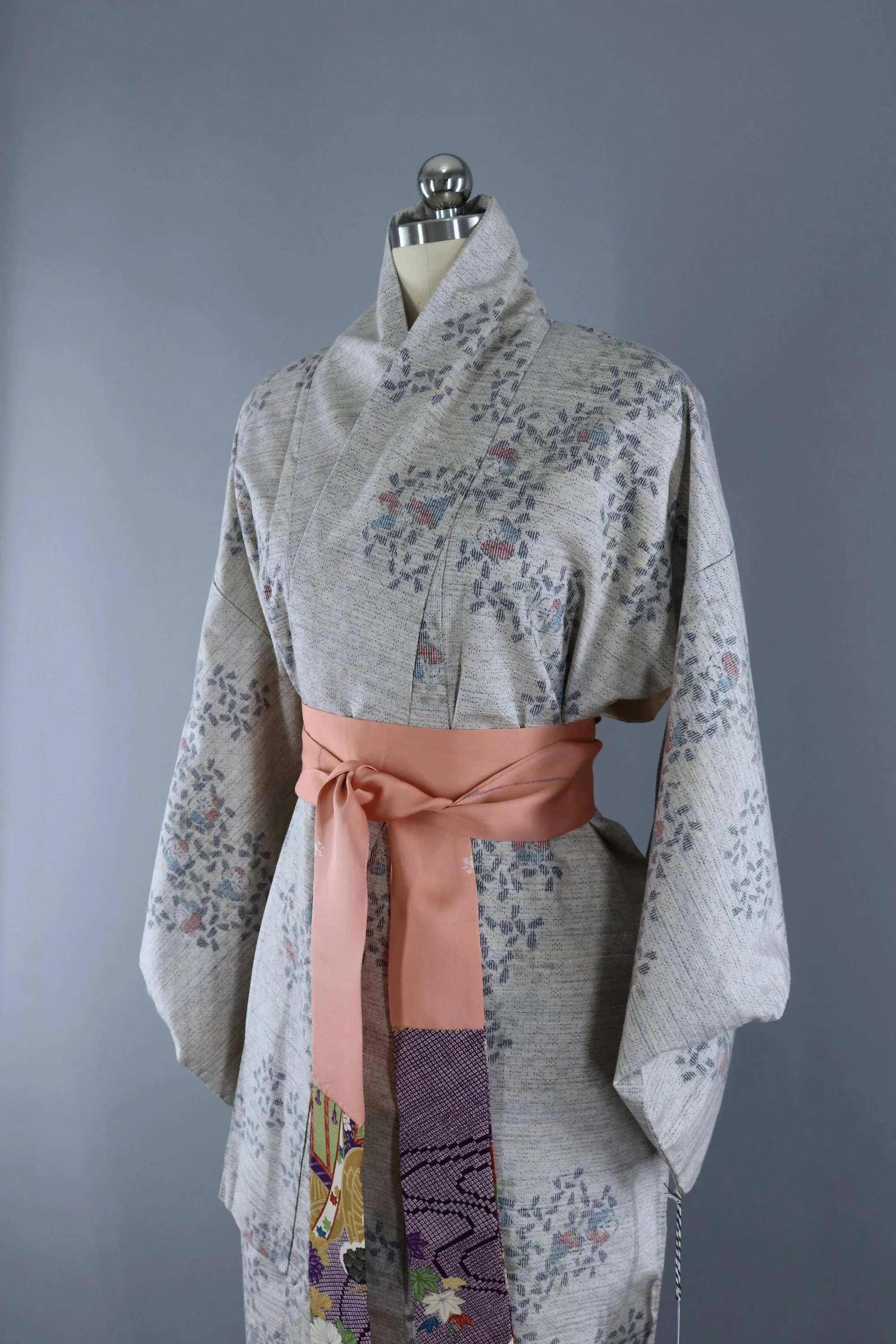 1950s Vintage Silk Kimono Robe / Dove Grey Ikat Raw Silk