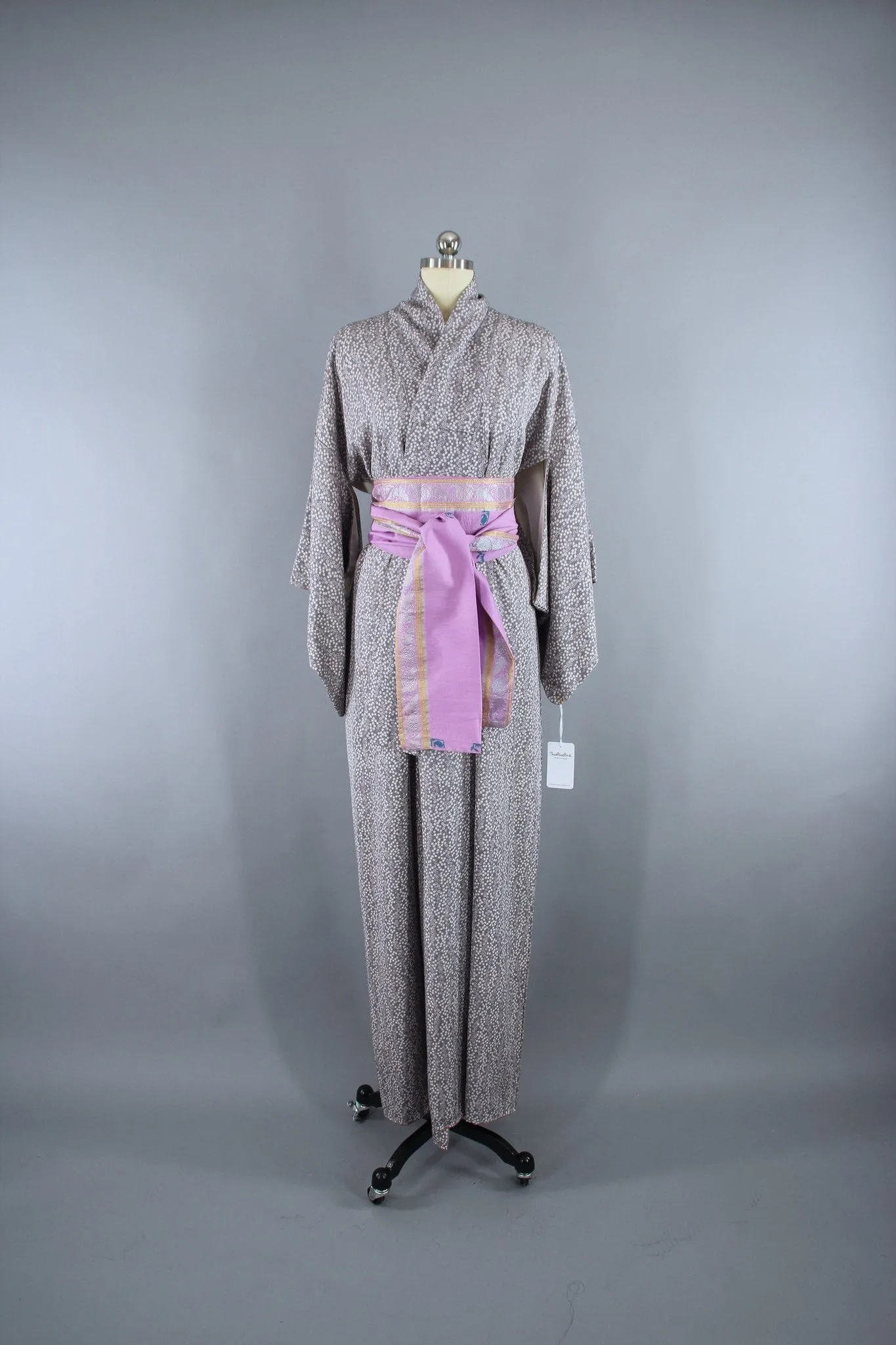 1950s Vintage Silk Kimono Robe in Dove Grey Floral Print