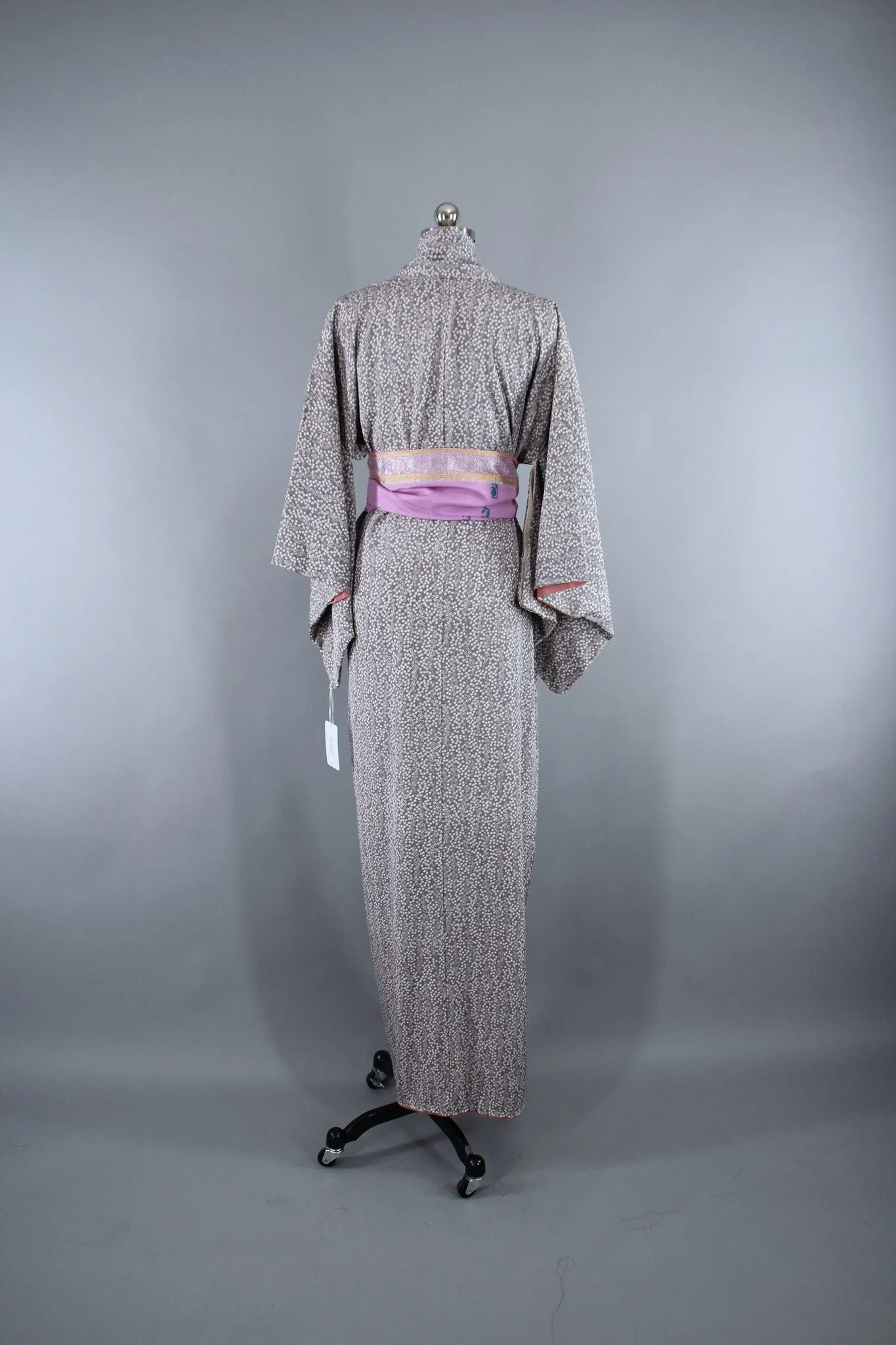 1950s Vintage Silk Kimono Robe in Dove Grey Floral Print