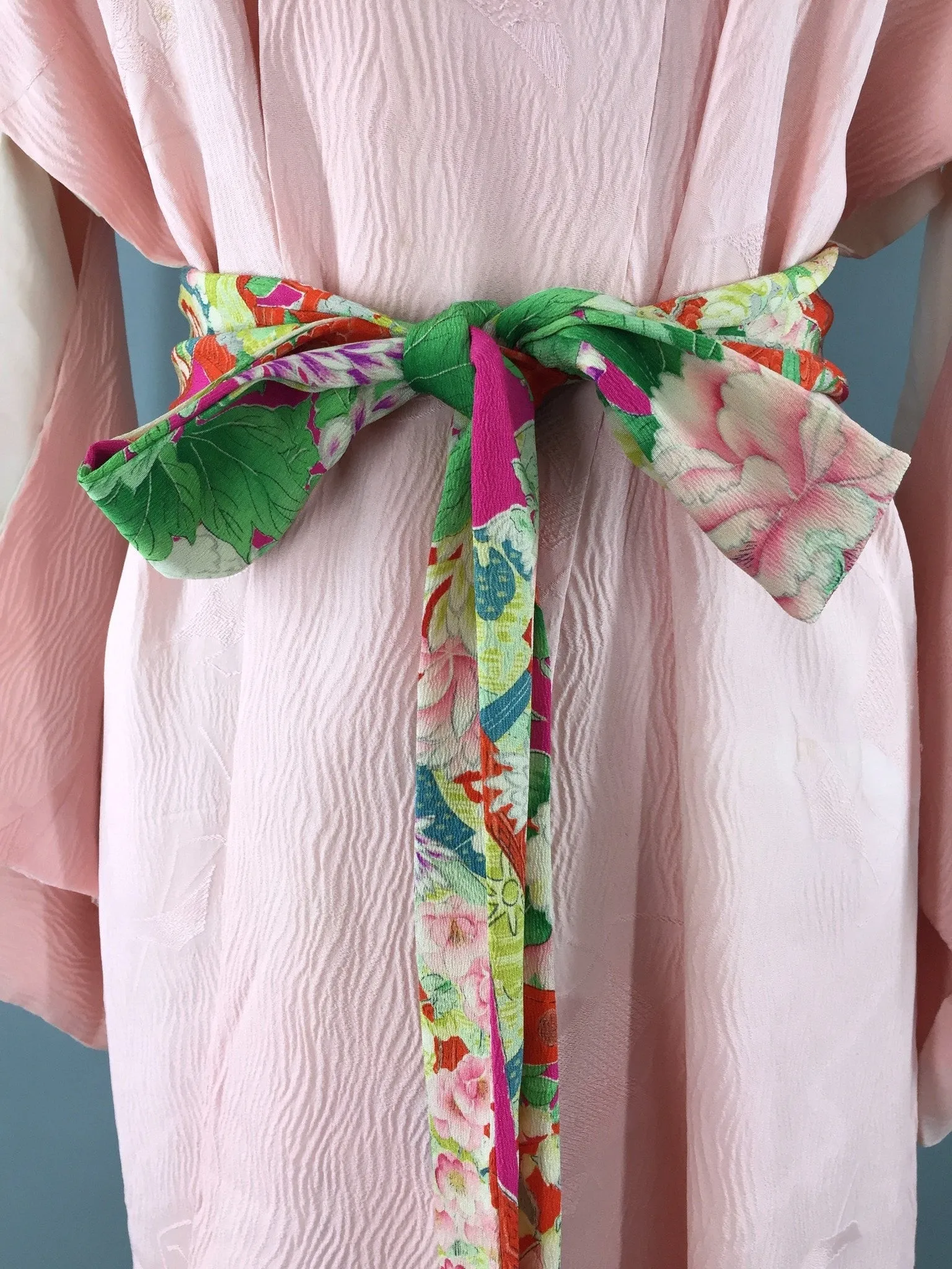 1950s Vintage Silk Kimono Robe in Pastel Pink