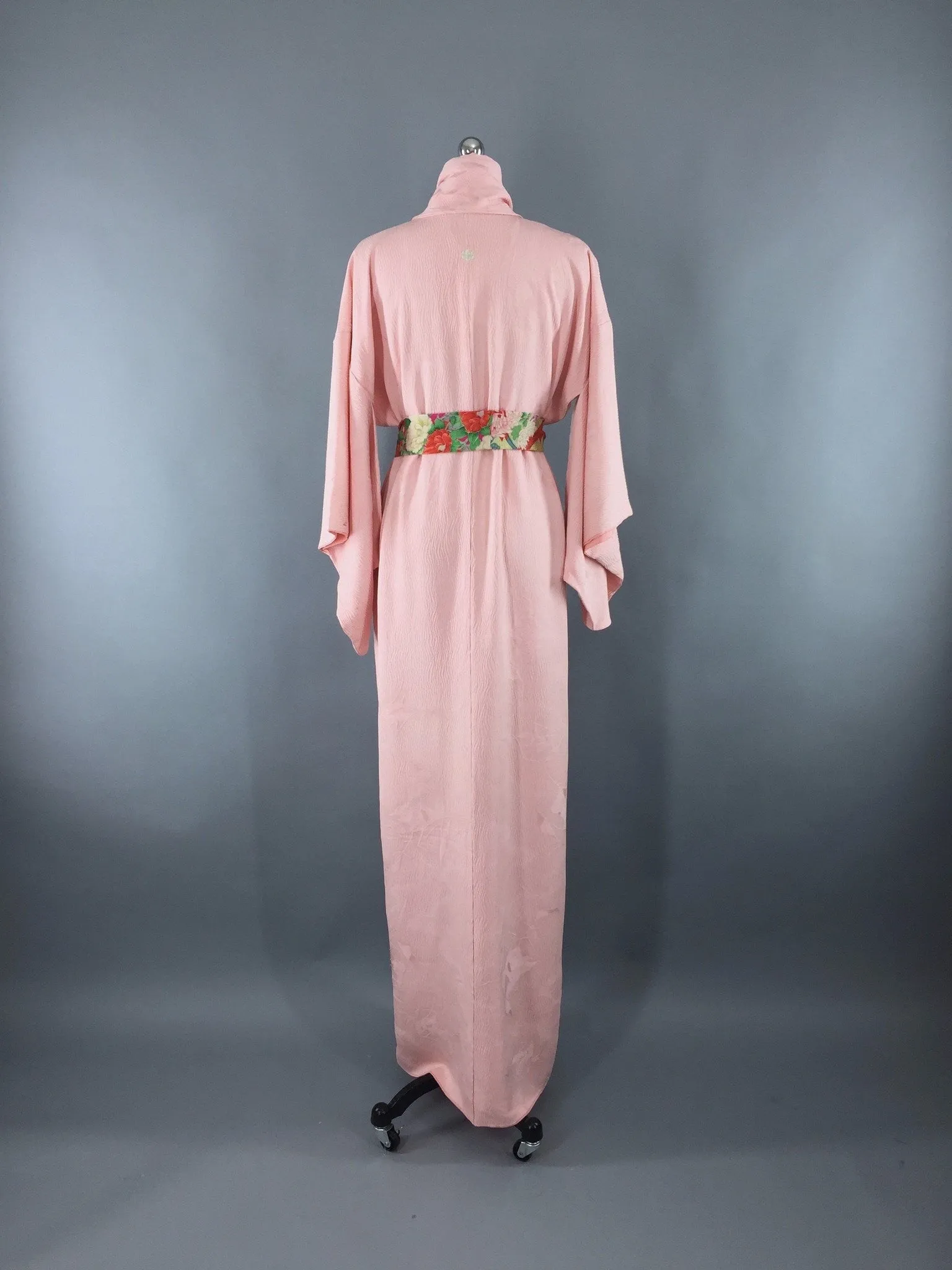 1950s Vintage Silk Kimono Robe in Pastel Pink