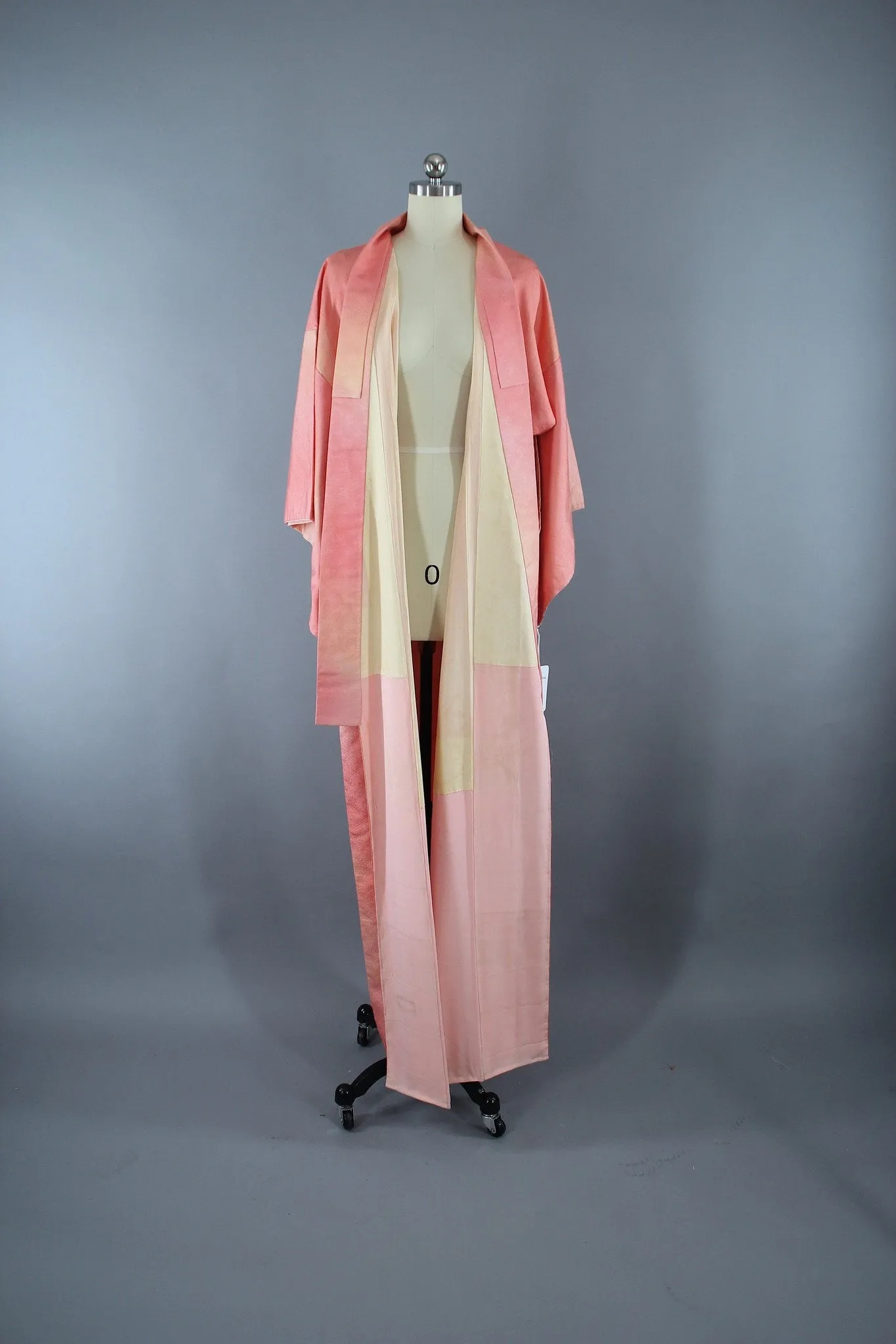 1950s Vintage Silk Kimono Robe in Peach Pink Ombre Damask