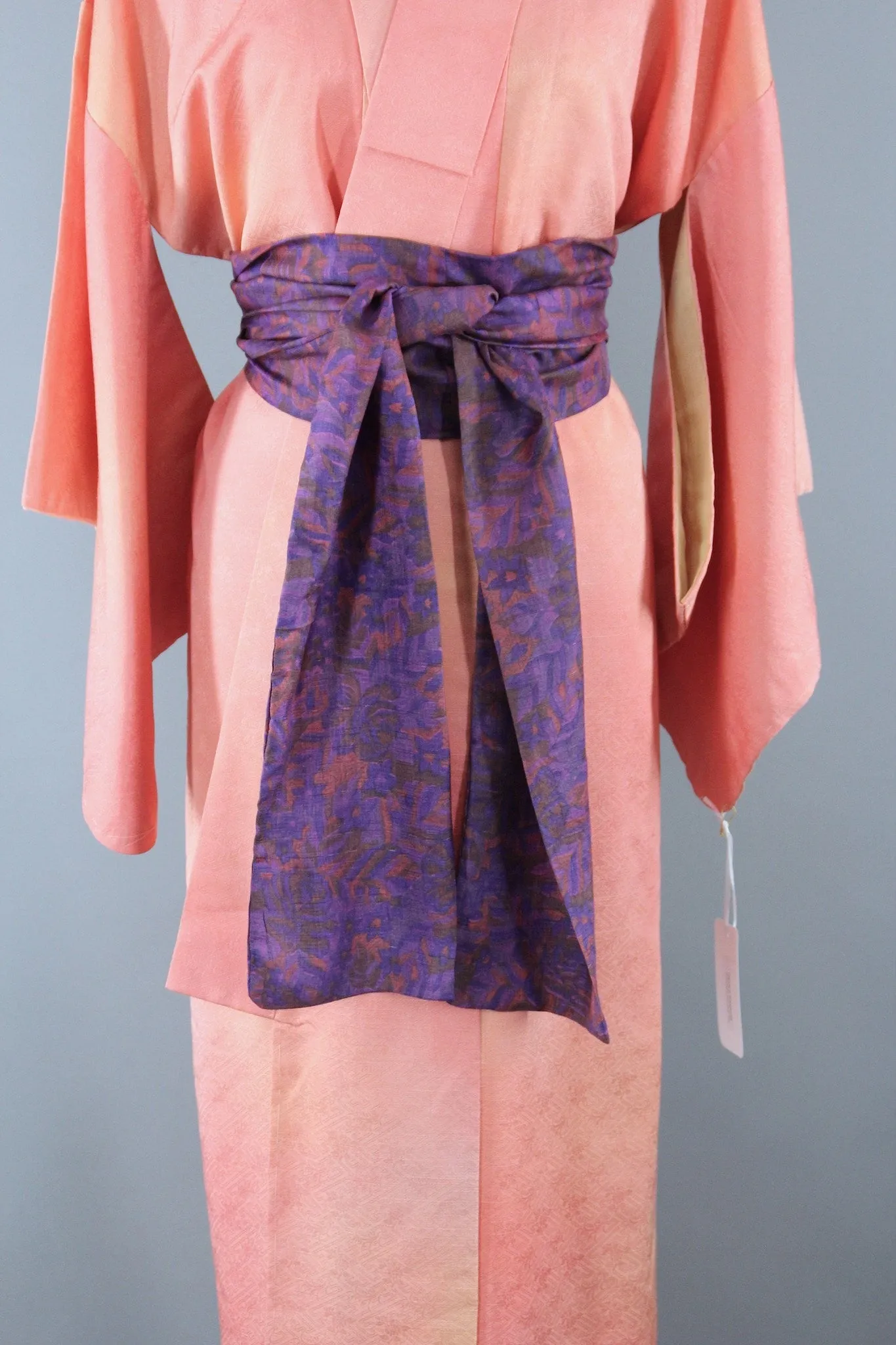 1950s Vintage Silk Kimono Robe in Peach Pink Ombre Damask