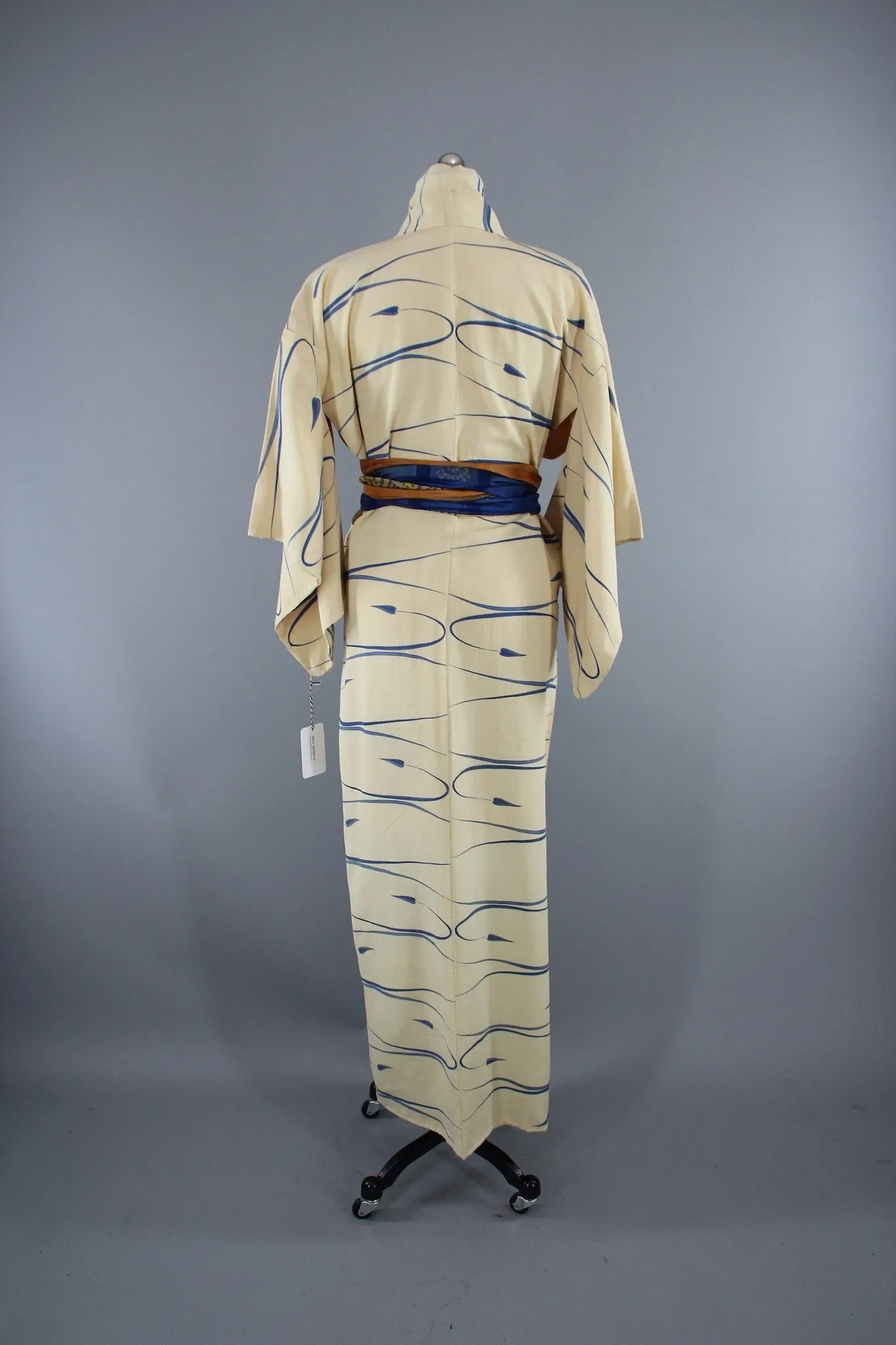 1950s Vintage Silk Kimono Robe / Ivory & Blue Ivy Leaves