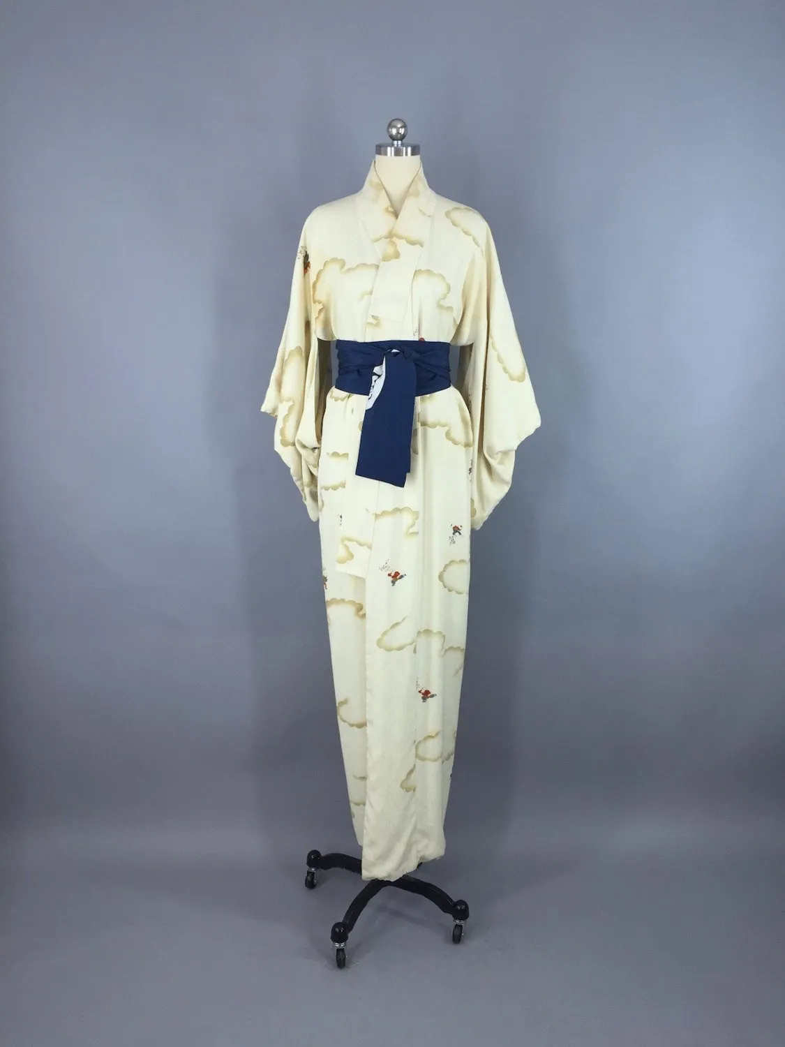 1950s Vintage Silk Kimono Robe / Ivory & Gold Clouds Novelty Print