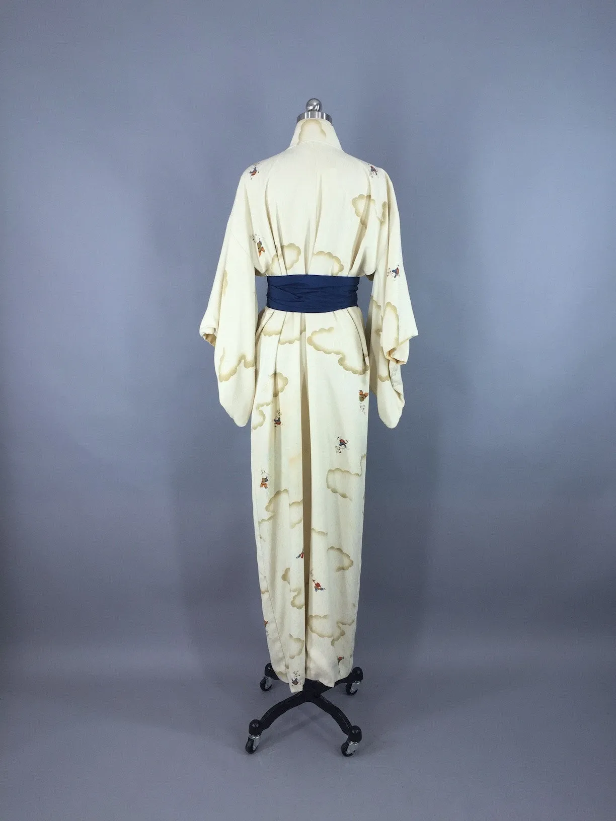 1950s Vintage Silk Kimono Robe / Ivory & Gold Clouds Novelty Print