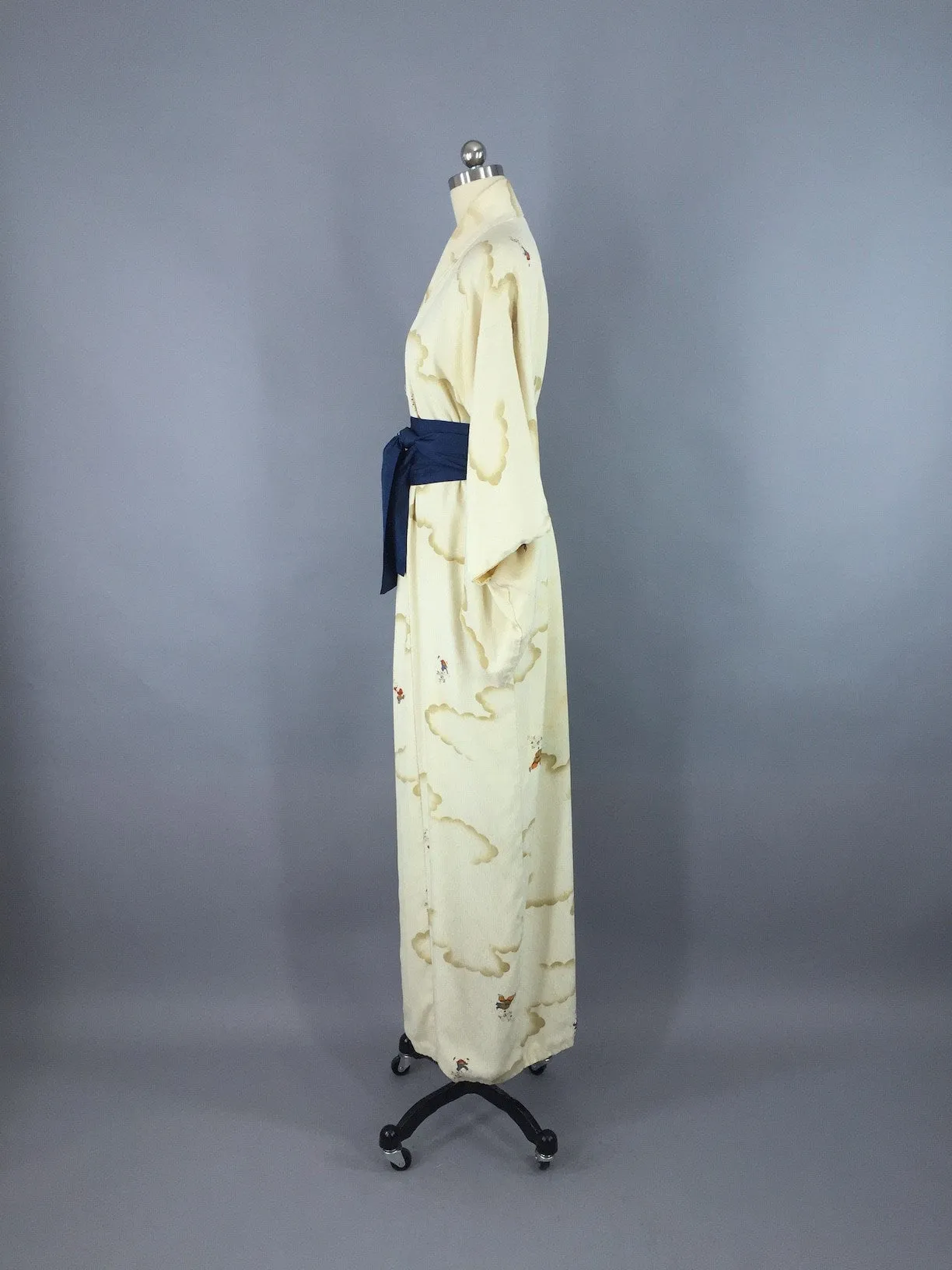 1950s Vintage Silk Kimono Robe / Ivory & Gold Clouds Novelty Print