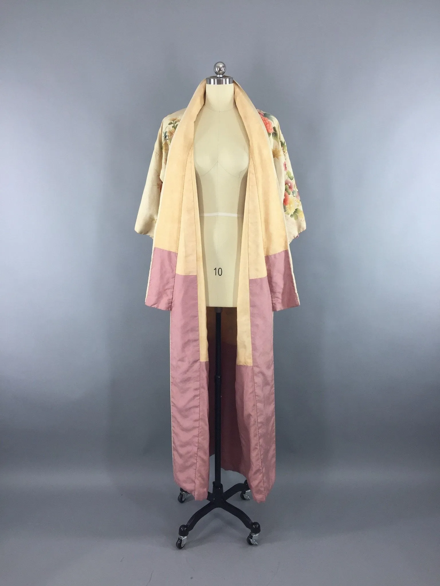 1950s Vintage Silk Kimono Robe / Ivory Floral Print