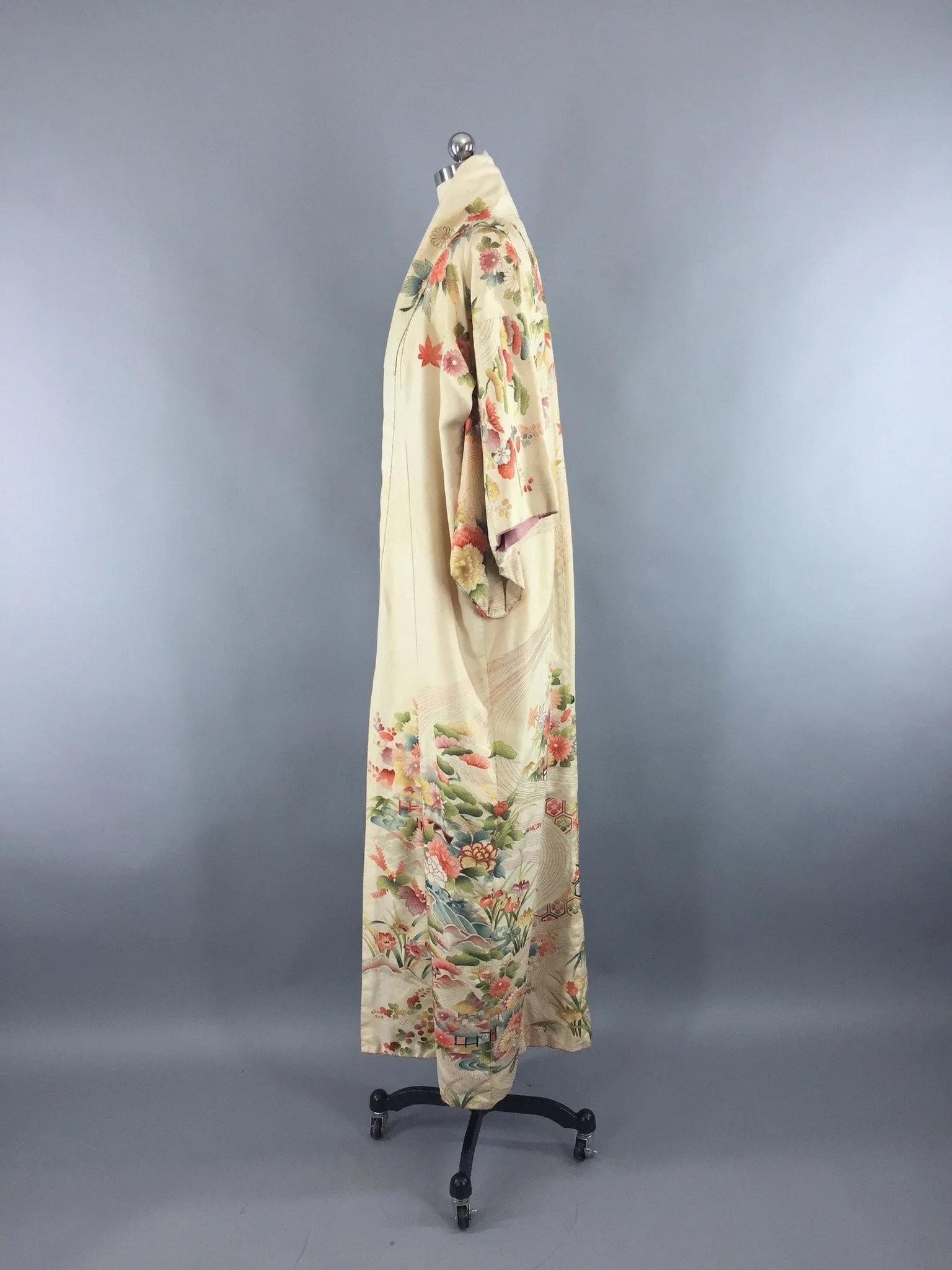 1950s Vintage Silk Kimono Robe / Ivory Floral Print