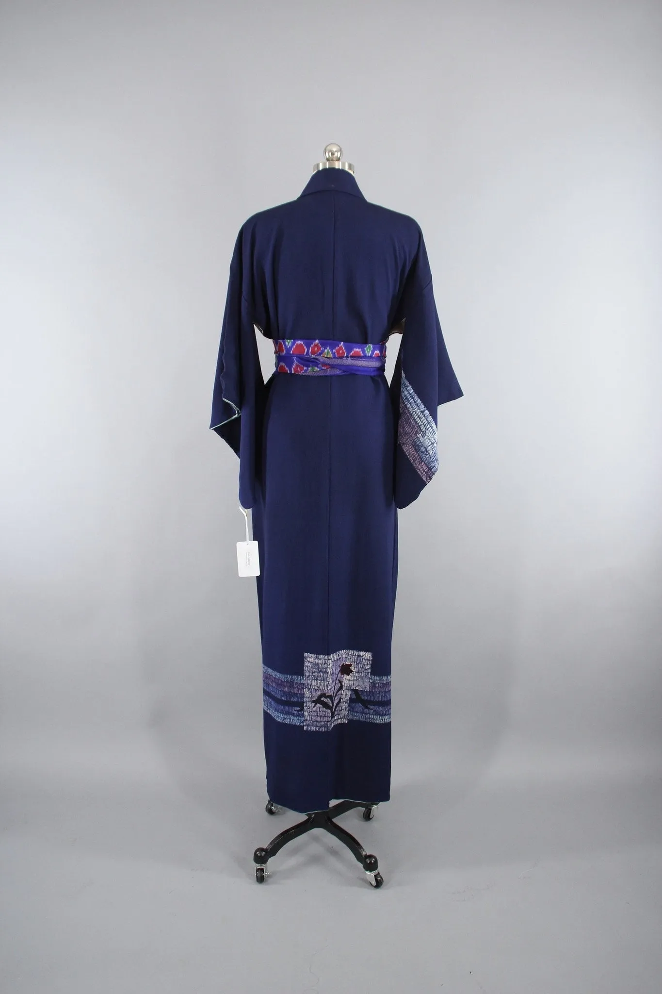 1950s Vintage Silk Kimono Robe with Blue Urn Novelty Print