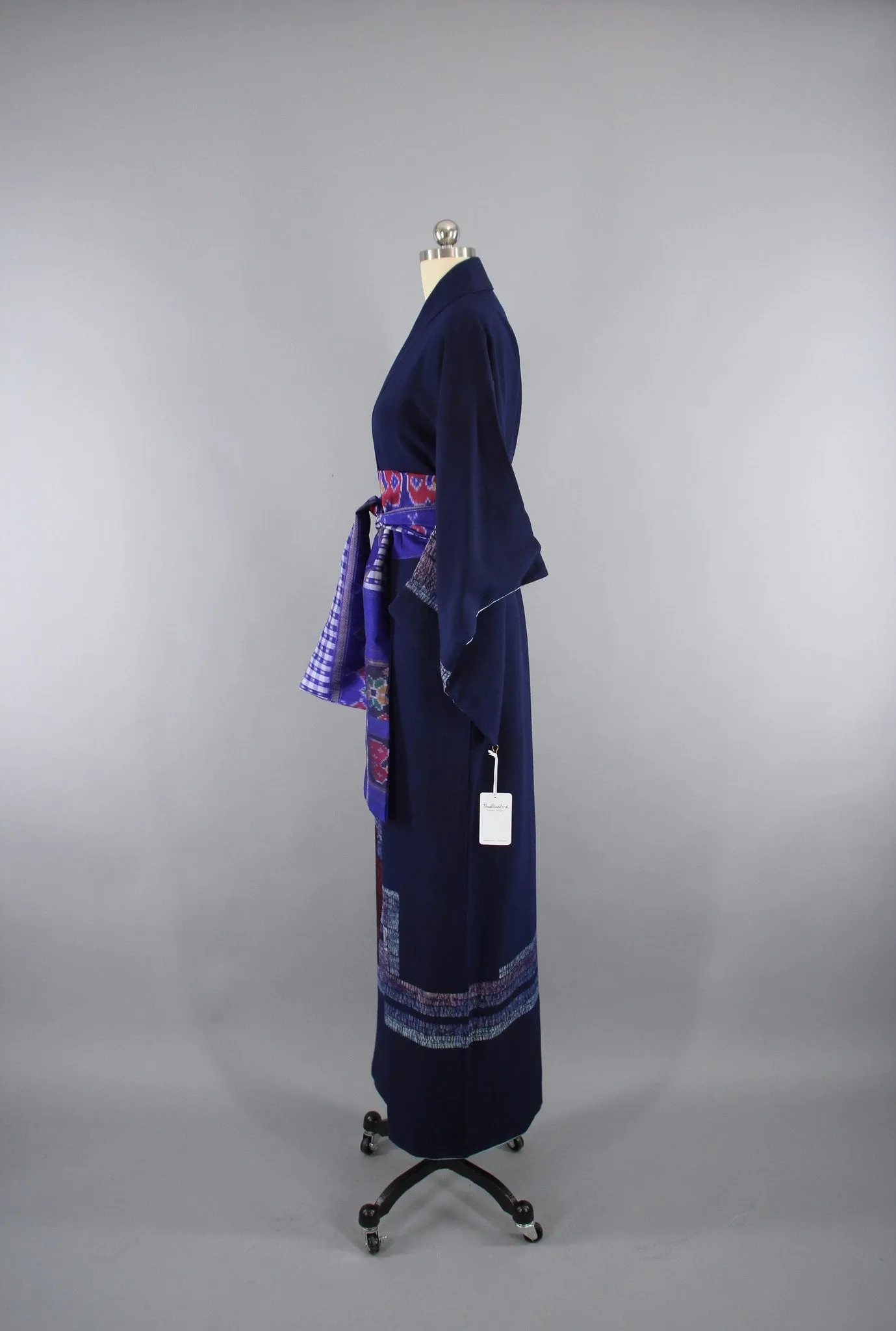 1950s Vintage Silk Kimono Robe with Blue Urn Novelty Print