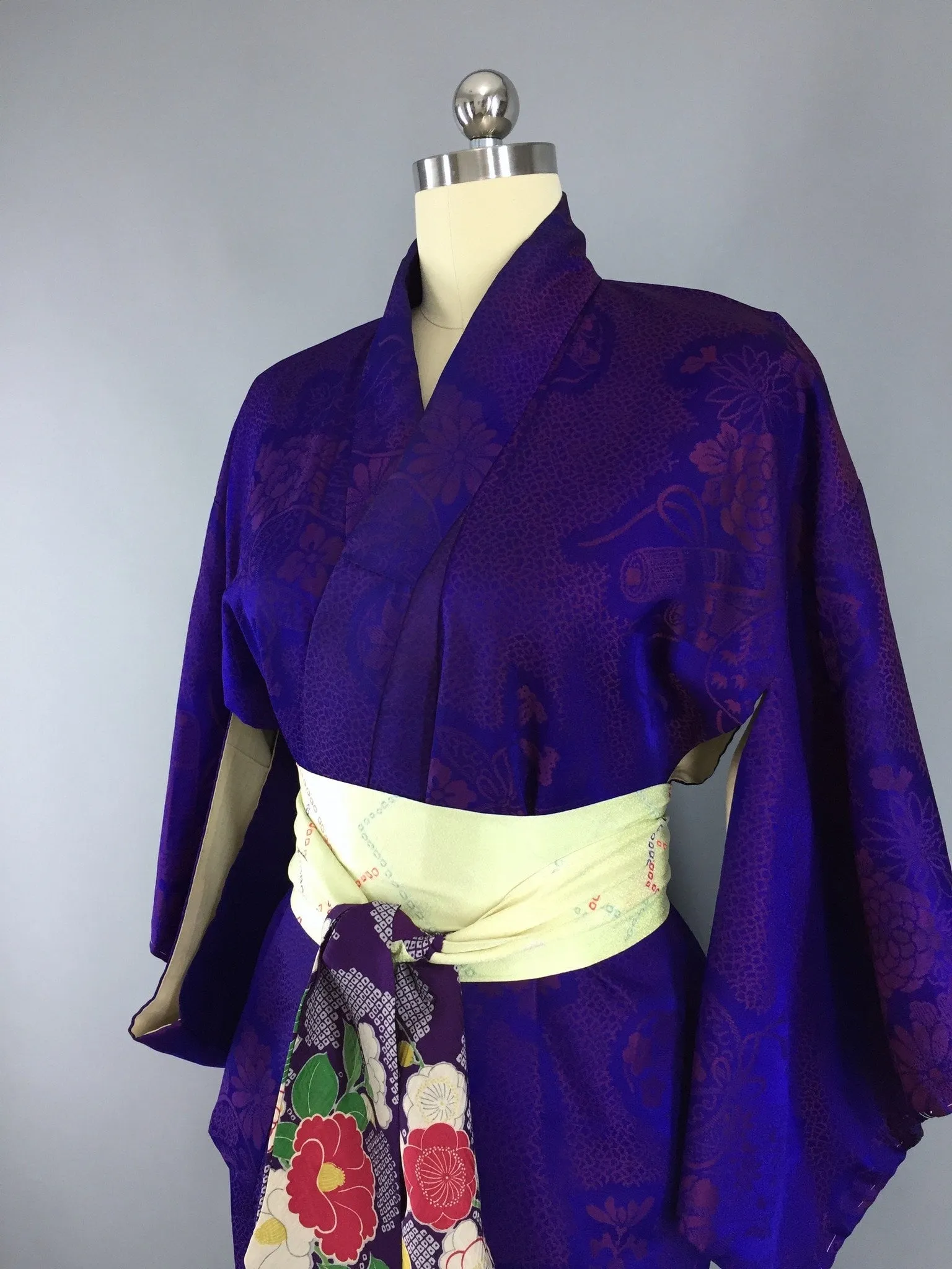 1950s Vintage Silk Kimono Robe with Omeshi Purple Magenta Floral Embroidery