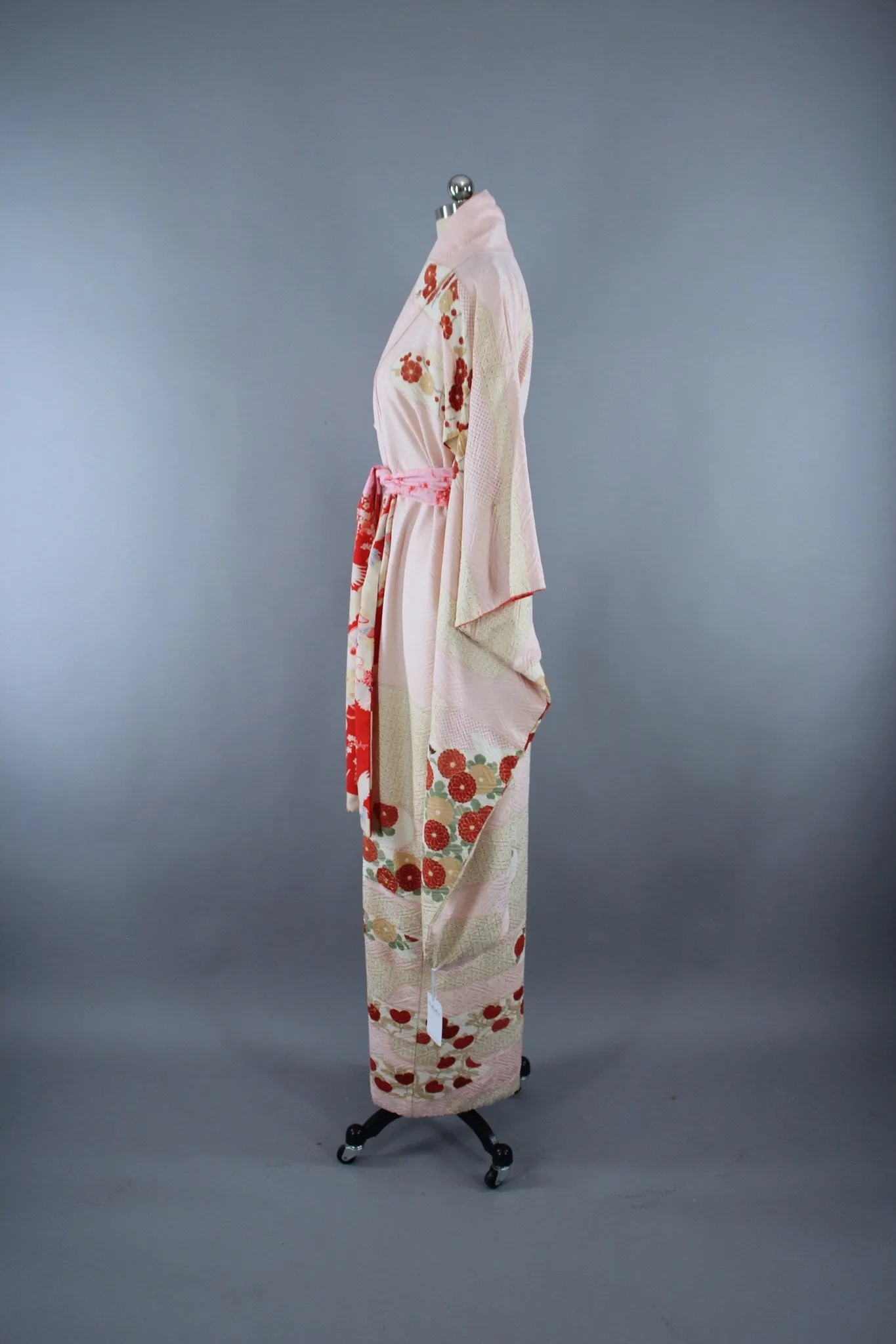 1960s Vintage Silk Kimono Robe Furisode in Pastel Pink and Red Floral Print