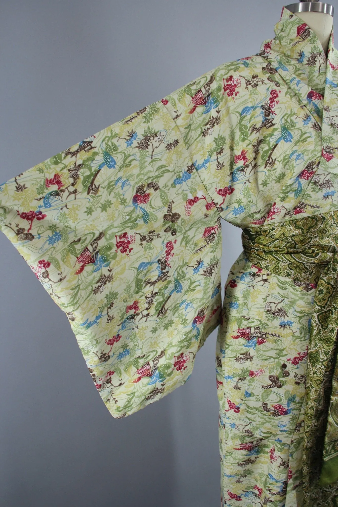 1960s Vintage Silk Kimono Robe in Spring Green Floral Print