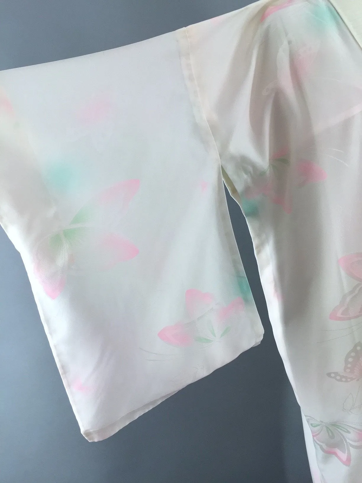 1970s Vintage Kimono Robe / Pink Ombre Butterfly Print