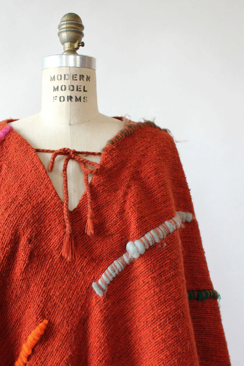 Au Terroír 1970s Blanket Poncho