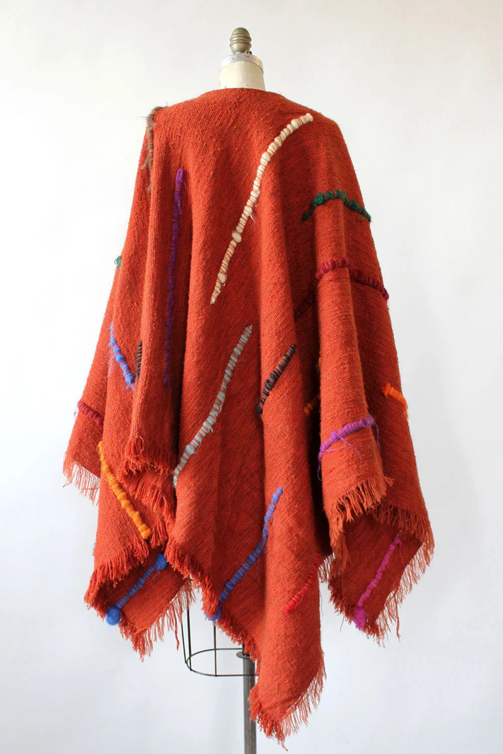 Au Terroír 1970s Blanket Poncho