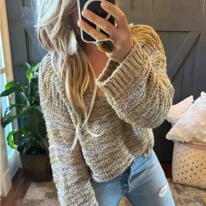 Camden Crochet Yarn Pullover V-Neck Sweater