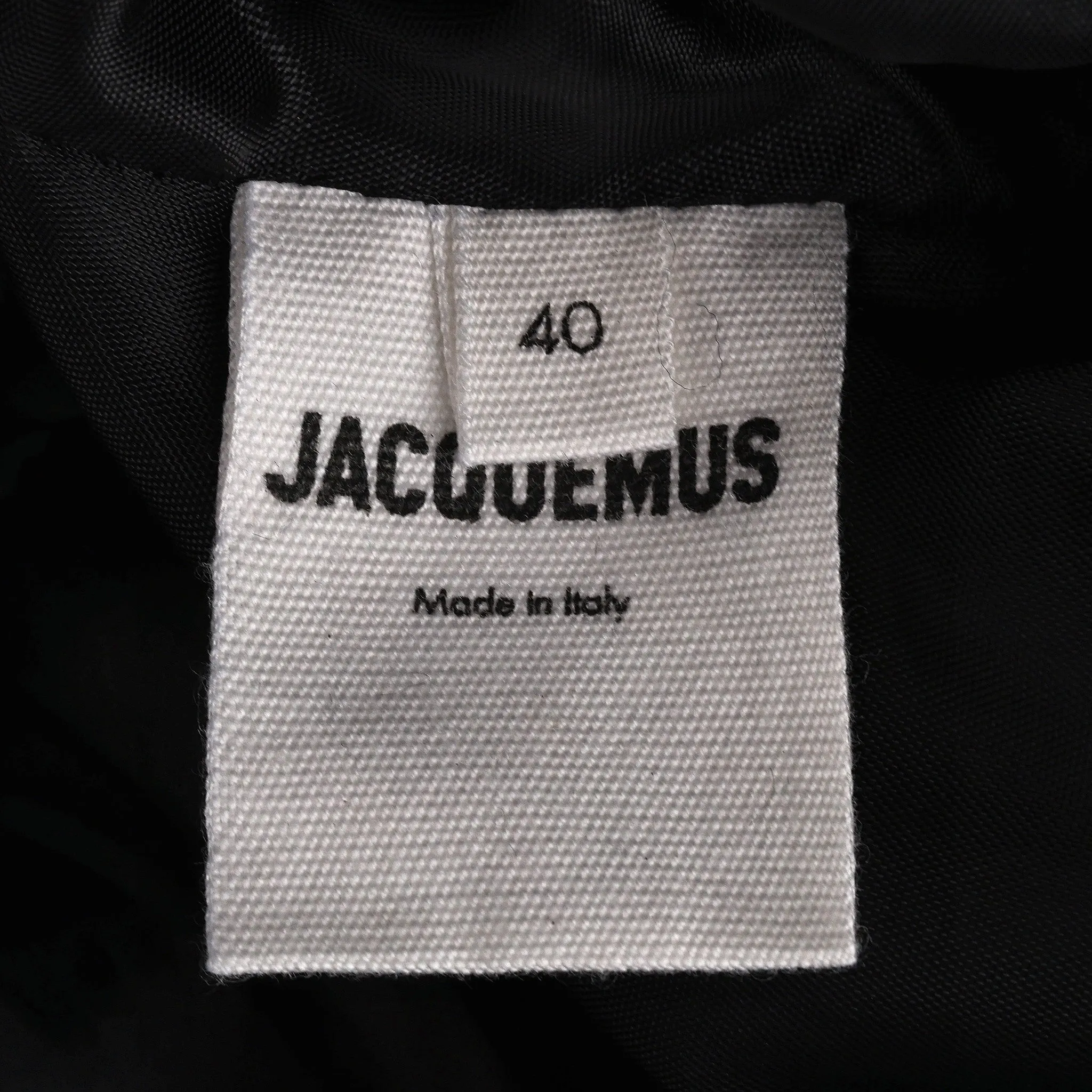 Jacquemus La Montage Cut-Out Detail Cropped Puffer Jacket. Size 40FR